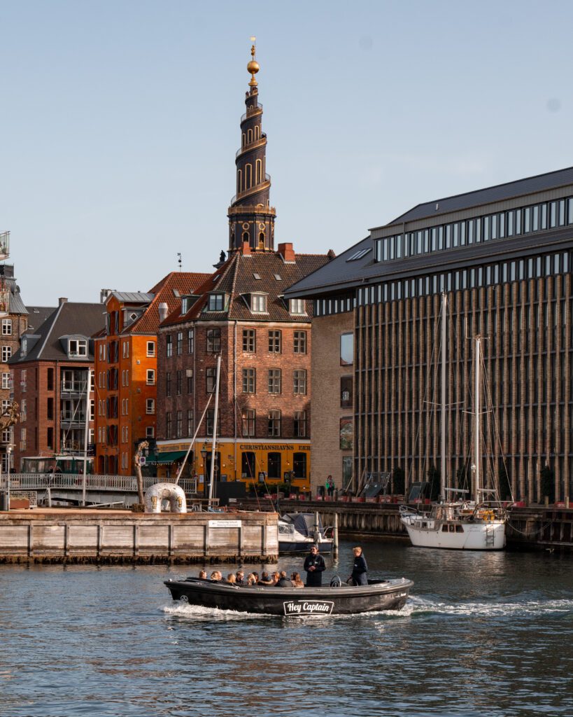 Vue de Christianshavn, de l'autre côté du bras de mer