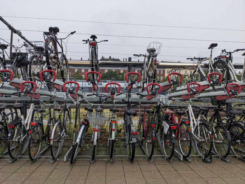 vélos garés à la gare