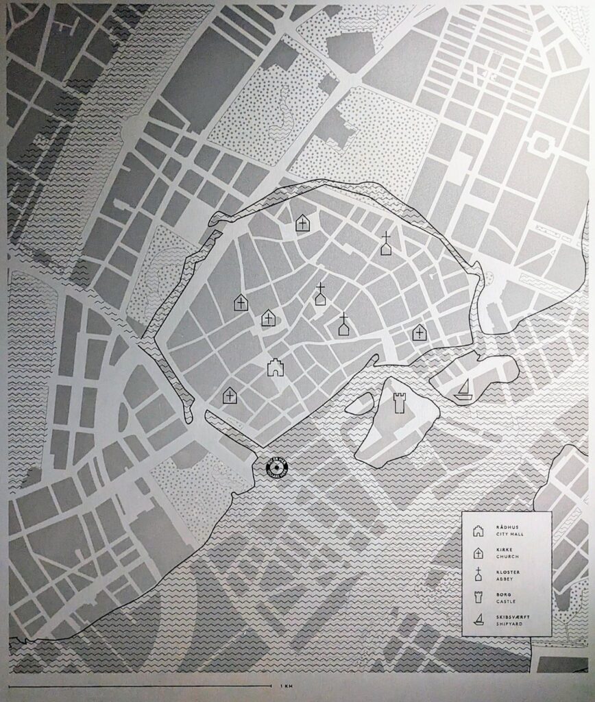 Carte de Copenhague vers 1200 - 1300 avec l'île du château de Christianborg. Superposée à la carte moderne. Musée de Copenhague.