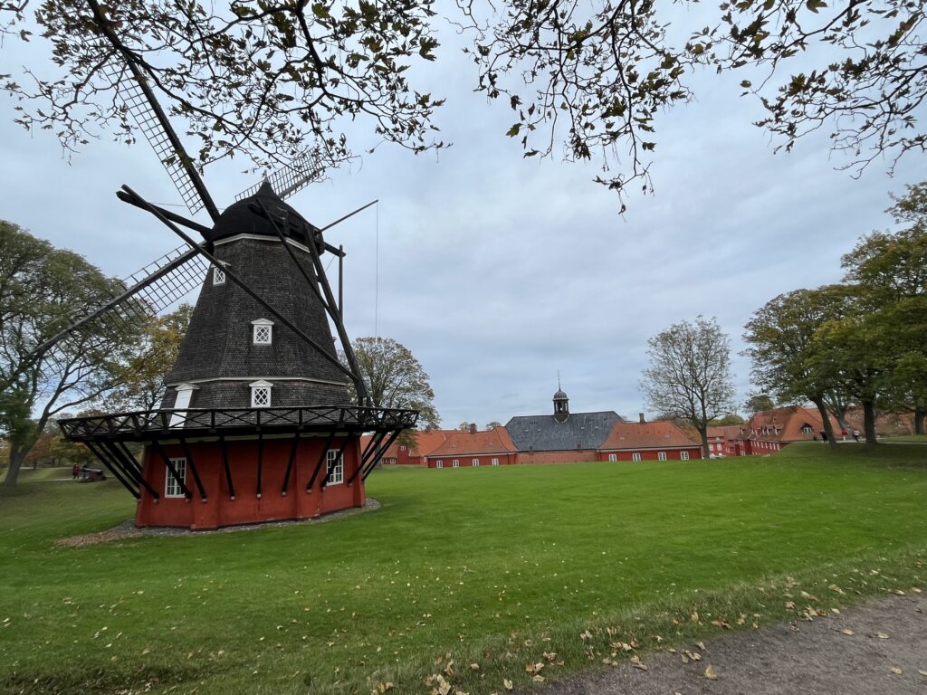 Le moulin du parc de la Citadelle au nord du centre de Copenhague