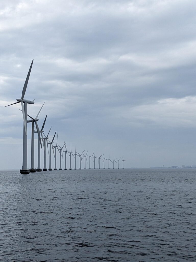 Parc d'éoliennes offshore, qui alimentent la ville en énergie propre en et chauffage