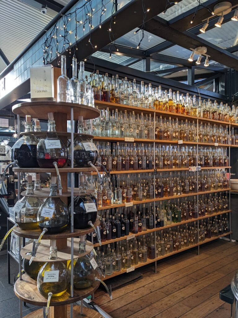 La cuisine et les boissons typiques danoises inclus la bière mais aussi le schnaps.