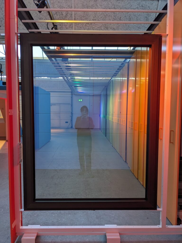 Fenêtre du siège de Maersk - le bâtiment aux milles yeux. Villum Window Collection