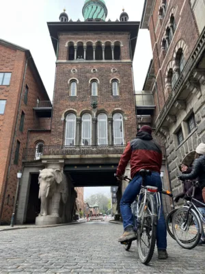 Le portail aux éléphants de Carlsberg Byen - Autre visite guidée en français