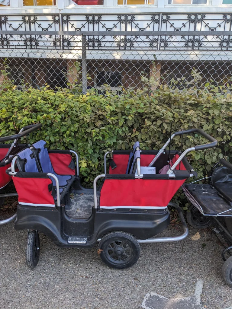 Poussette d'un jardin d'enfants.